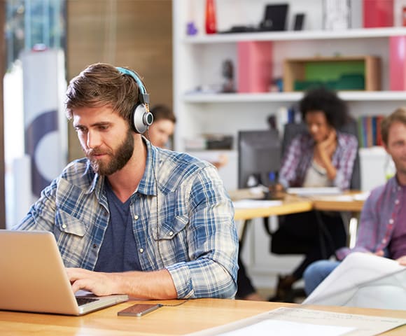What Is Hot Desking & What Are The Benefits?