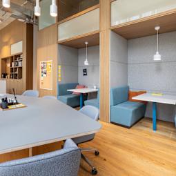 /CentreImagery/Fallbacks/P1_Marketing_Selects/Spaces_Andreas_Quartier_4606_Dusseldorf_Germany_Coworking_Area_2.jpg