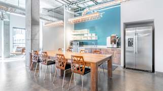 5 West Mendenhall Street