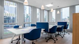 Le Neo Business Pole