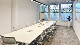 Calle Ribera de Loira 16