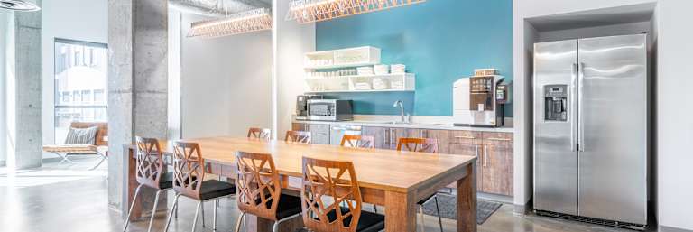 5 West Mendenhall Street