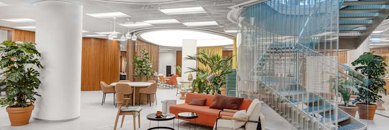 Szervita Square Building