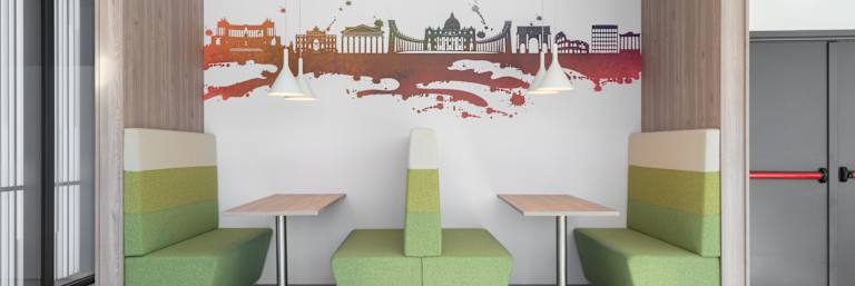 Piazza Carlo Magno 21