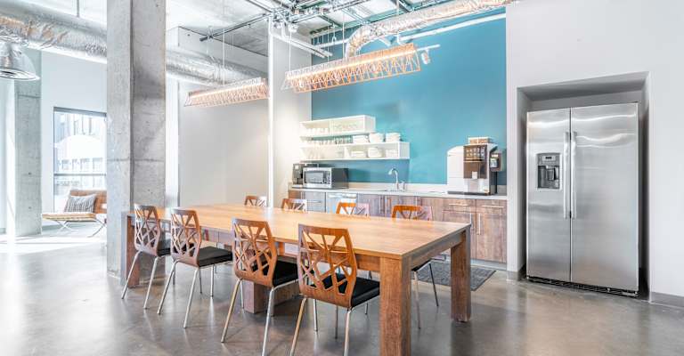 5 West Mendenhall Street