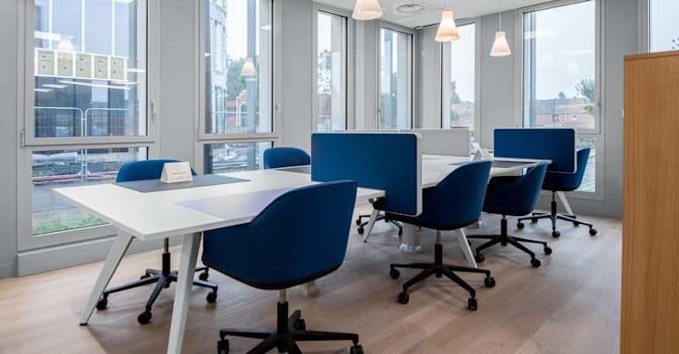 Le Neo Business Pole