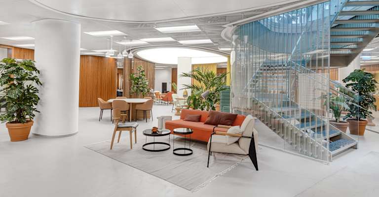 Szervita Square Building