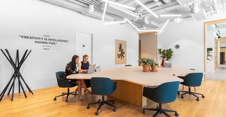 Spaces SmichOff coworking interior