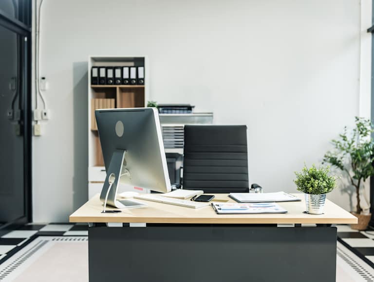 Regus Dedicated Coworking Desk Discreet Spaces For Focused Work