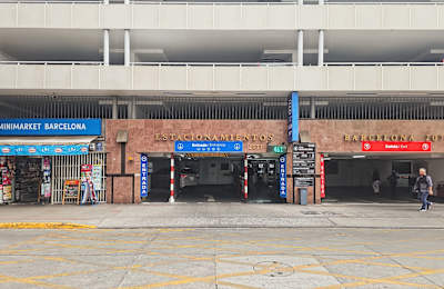 Barcelona 2077, Santiago