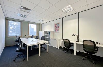 450 Bath Road, Longford, Heathrow Airport, UB7 0EB