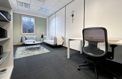 450 Bath Road, Longford, Heathrow Airport, UB7 0EB