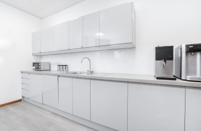 6-9 The Square, Uxbridge, UB11 1FW