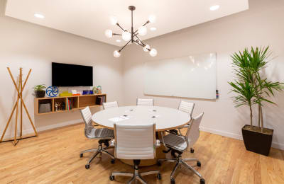 5455 De Gaspe Ave, Suite 710, H2T 3B3