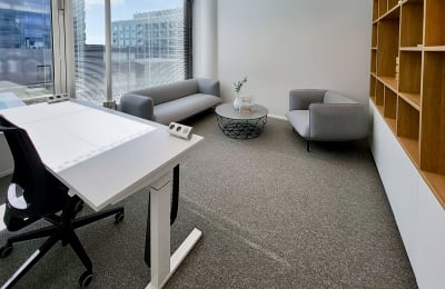 Workery West, 6. kerros, 00520