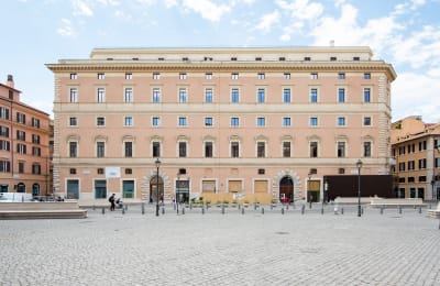 2nd floor Palazzo Marignoli, Piazza di San Silvestro 8, 00187