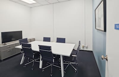 516 W Friendly Ave, 1st floor, 27401