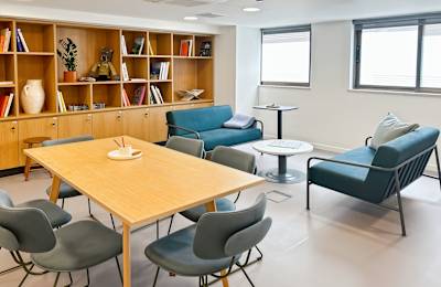 328-330 Thiseos Avenue, 17676