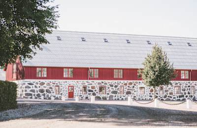Loarp Gårdkontoret, Loarp Gård 127, bottenvåningen och andra våningen, 127