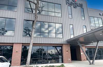 1135 Grand Central Parkway, 77304