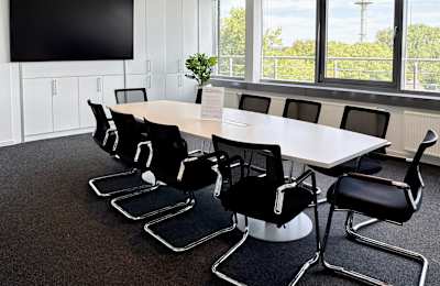 Ludwig-Erhard-Platz 1, 51373