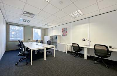 450 Bath Road, Longford, Heathrow Airport, UB7 0EB