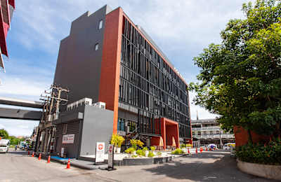 2/F, Icon Park Hotel, No. 310, Maneenopparat Road, Sriphoom Sub-district, 50200