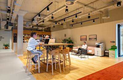 6 Woking One, Woking, GU21 6BG