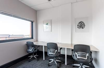 18 Montrose Park Boulevard, Victoria Country Club Estate, 3201