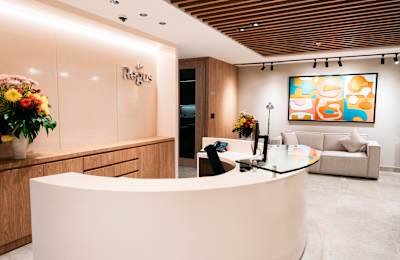 Via Samborondon km. 1.5, Edificio Los Arcos Plaza Torre 2 B