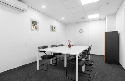 Edif. Golden B, 1ª Planta, Avda. Ricardo Soriano, 72, 29601