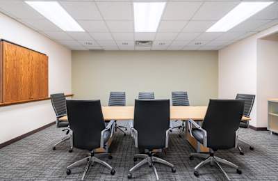 1155 North Service Road West, Ennisclare Corporate Centre, Glen Abbey, L6M 3E3