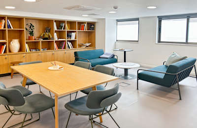 328-330 Thiseos Avenue, 17676