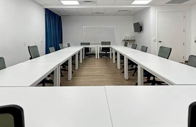 15 Wellesley Street West, Suite 201, M4Y 0G7