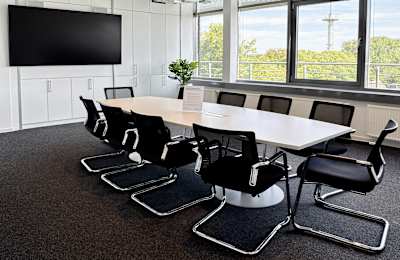 Ludwig-Erhard-Platz 1, 51373