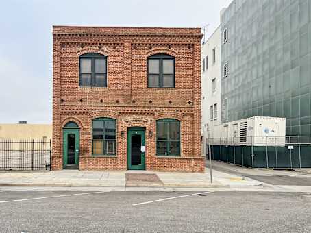 Building at 2020 Eye Street in Bakersfield