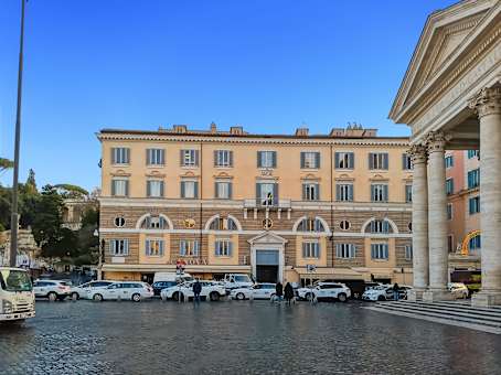 Building at Piazza del Popolo, 18, Palazzo Valadier in Rome 1