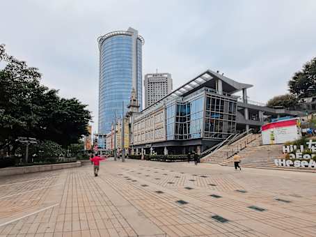 建筑位于厦门市国际银行大厦8楼鹭江道8号, 思明区 1