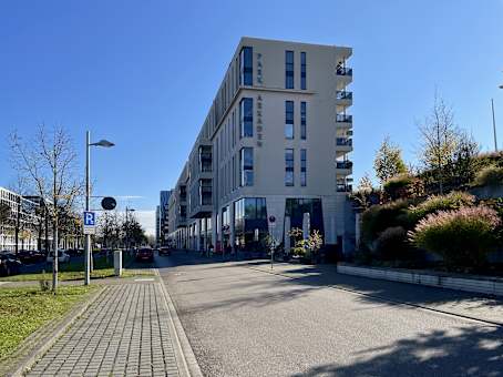 建筑位于KarlsruheLudwig-Erhard-Allee 10 1