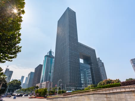 建筑位于武汉市武汉保利广场A座18楼中南路99号, 武昌区 1