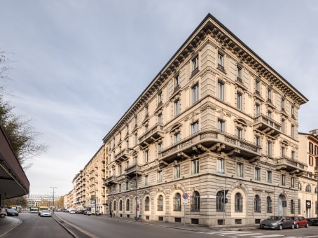 Building at Piazzale Biancamano 8 in Milan 1