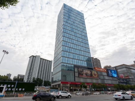 建筑位于武汉市珞喻路10号群光中心22层, 洪山区 1
