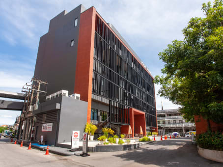 建筑位于CHIANG MAI2/F, Icon Park Hotel, No. 310, Maneenopparat Road, Sriphoom Sub-district 1