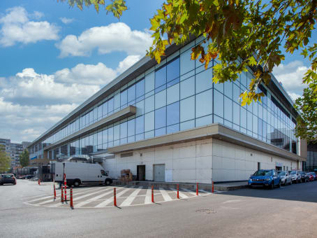 建筑位于Bucharest26 Timisoara Boulevard, 1st floor district 6, Plaza Romania Offices Building 1