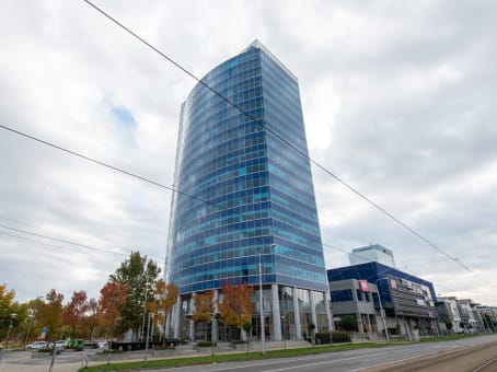 Mødelokalerne i Bratislava, Polus Towers