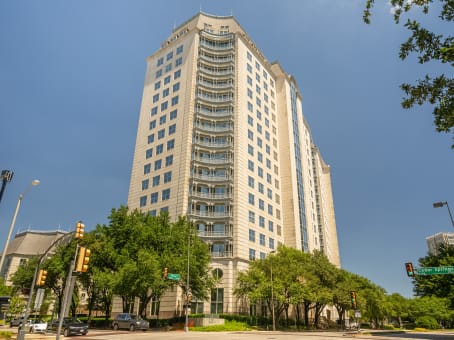 Building at 100 Crescent Court, Suite 700 in Dallas 1