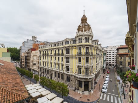 Building at Calle San Francisco 2 - Bajo in Oviedo 1