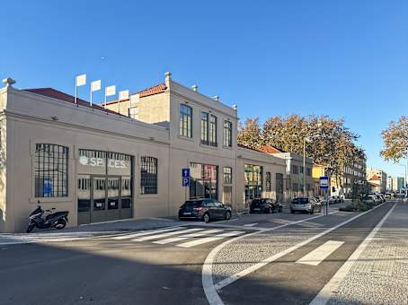 Building at Avenida Meneres 640 in Matosinhos