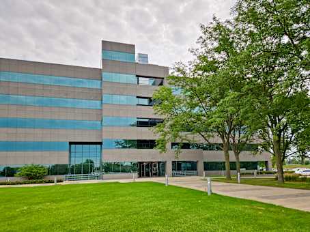 建筑位于Cedar Rapids4515 N. River Blvd. NE, Suite 200 1