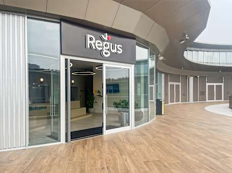 Building at Regus Scalo Milano, via Milano 5 in Locate di Triulzi 1